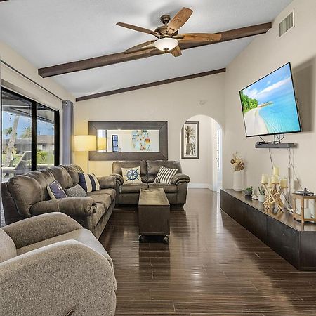 Canal-Front Oasis With Dock And Kayaks In Cape Coral! Екстер'єр фото