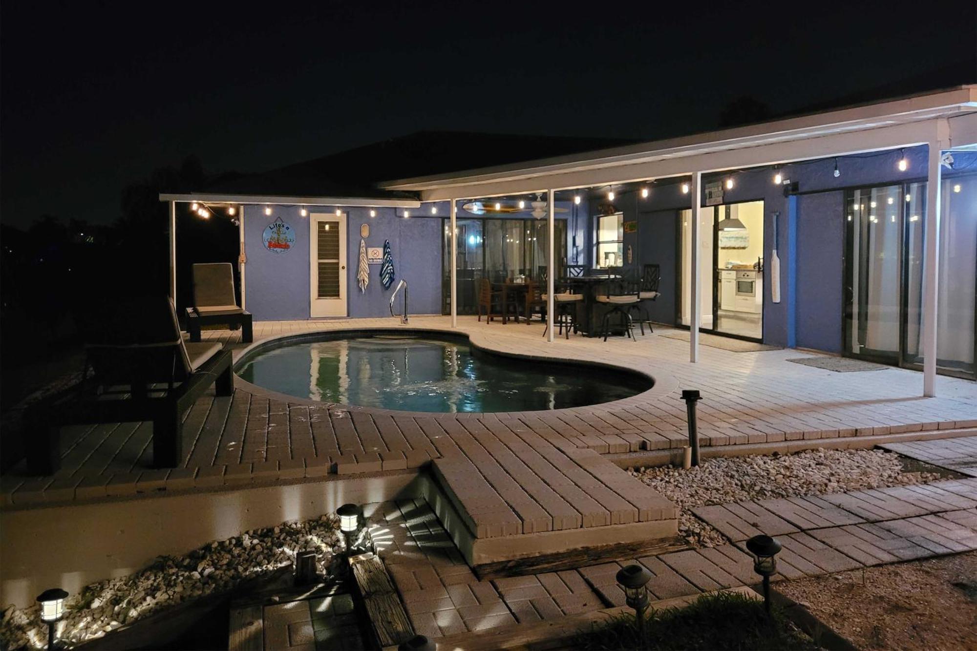 Canal-Front Oasis With Dock And Kayaks In Cape Coral! Екстер'єр фото