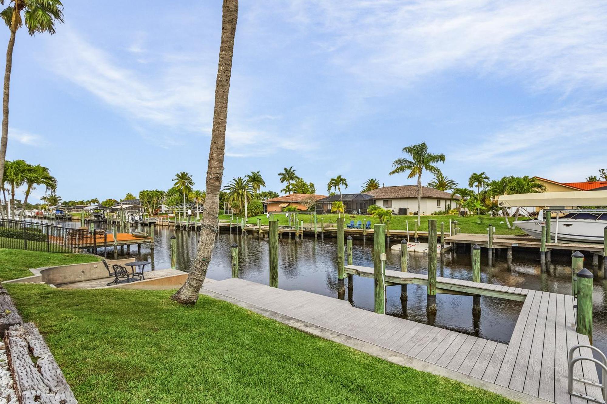 Canal-Front Oasis With Dock And Kayaks In Cape Coral! Екстер'єр фото