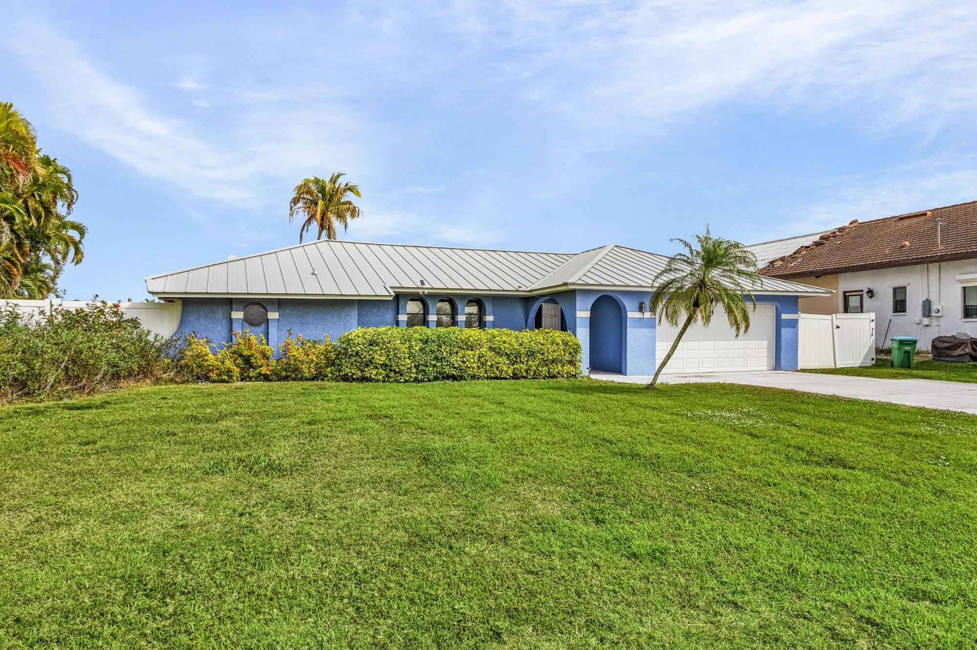 Canal-Front Oasis With Dock And Kayaks In Cape Coral! Екстер'єр фото
